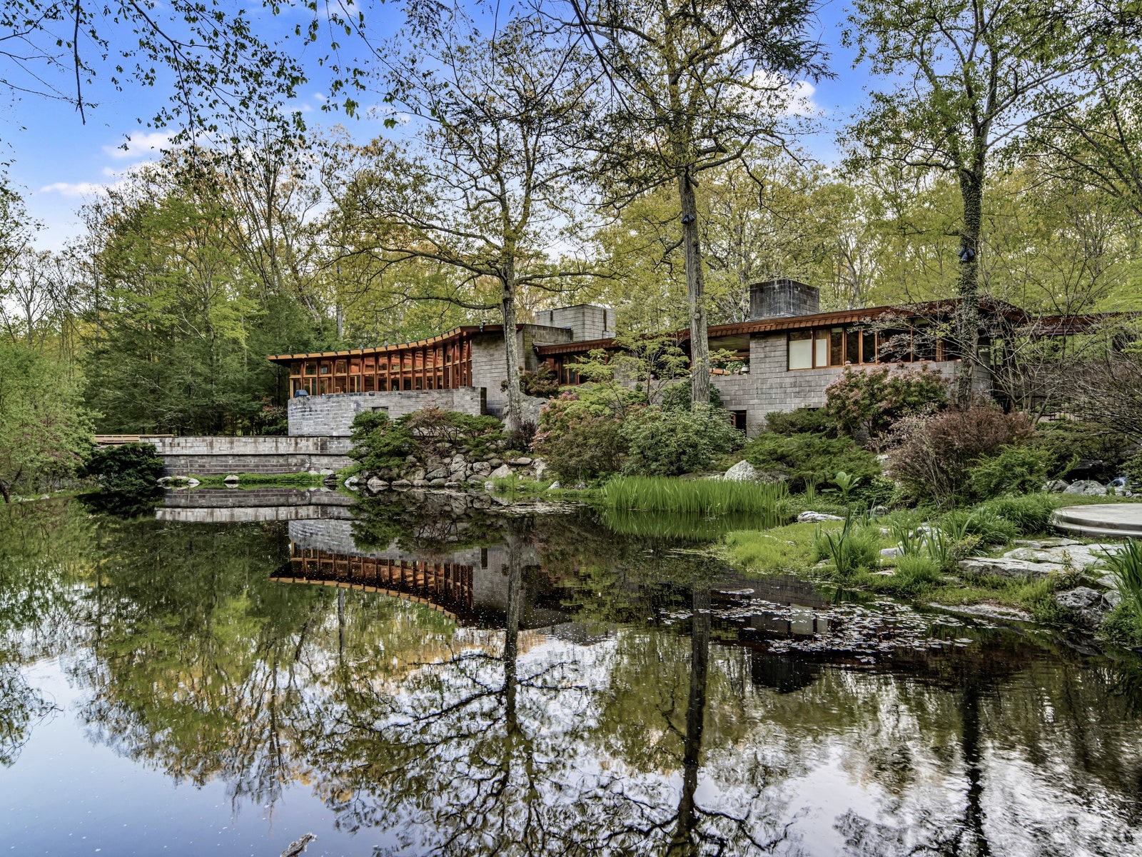 One of Frank Lloyd Wright’s Final Designs Sells for $6 Million