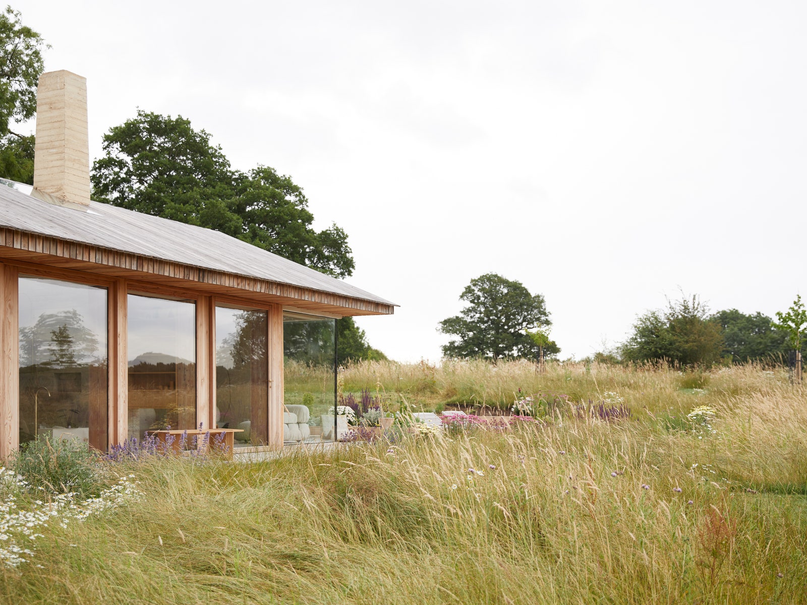 A 700-Square-Foot Modernist Gem Takes Root in an English Meadow